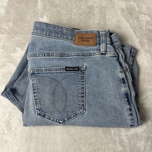 Calvin Klein Jeans Women’s 18W Light Wash Slim Straight Denim Thigh Patch